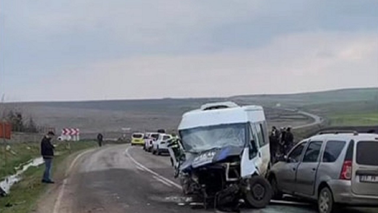 Diyarbakır’da zincirleme kaza: 4’ü ağır 6 yaralı