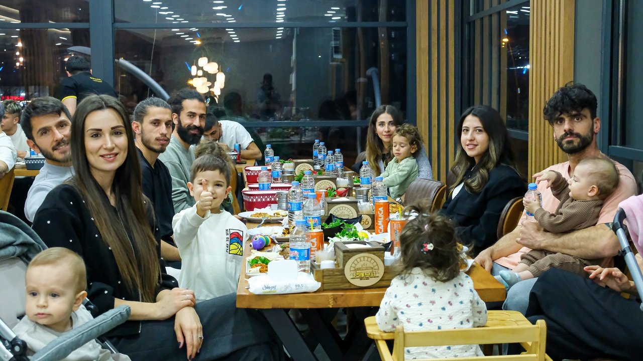 Amedspor ailesi yemekte bir araya geldi