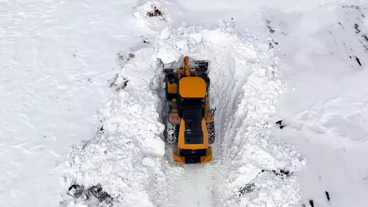 Kar altındaki Bitlis'e ulaşmak için yoğun çaba