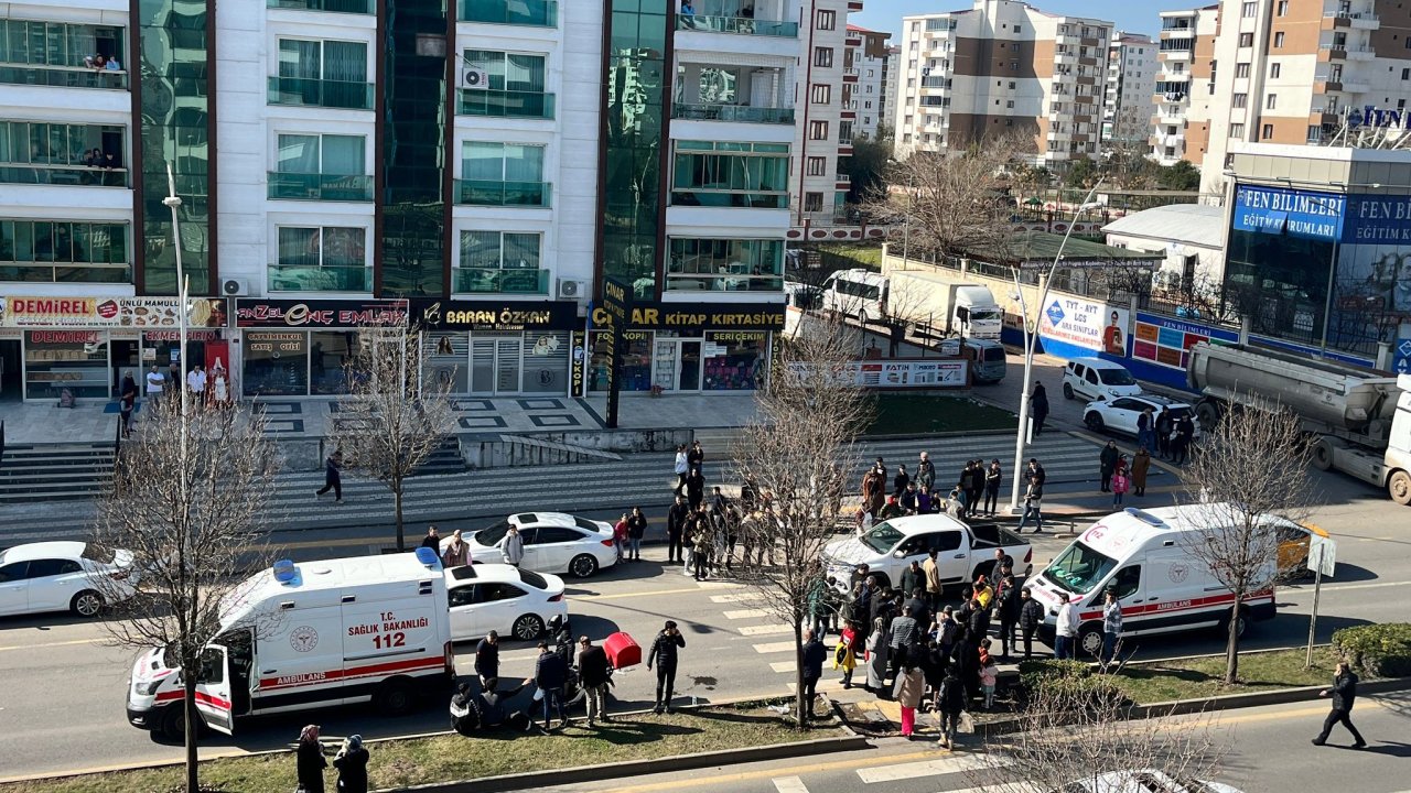 Diyarbakır'da motosiklet yayaya çarptı: 2 yaralı