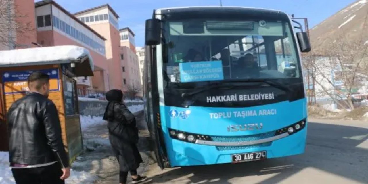 AK Partili aday Hakkari'de ulaşımı ücretsiz yaptı; 7,5 milyon TL ödedi