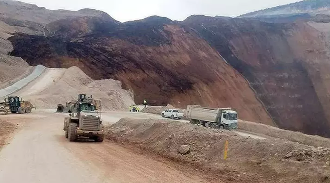 Altın madeninde toprak kayması; bölgeye ekipler sevk edildi