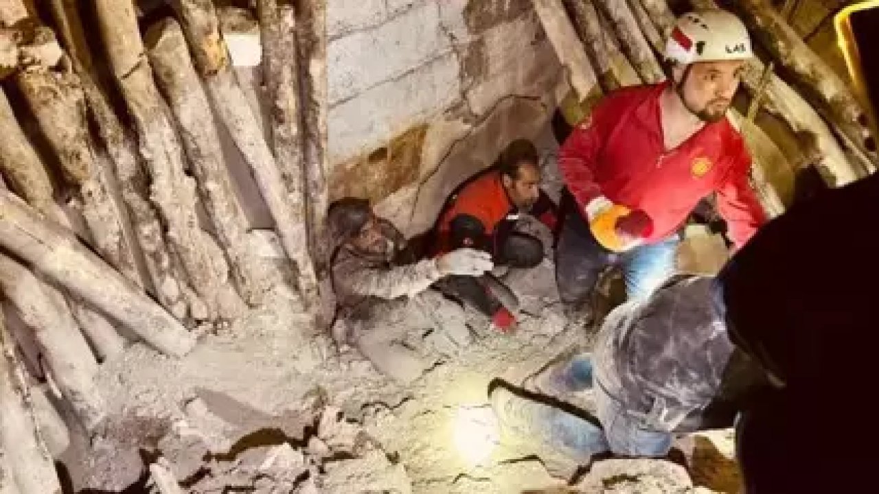 Şanlıurfa'da bir binada çökme meydana geldi, kurtarma çalışmaları sürüyor