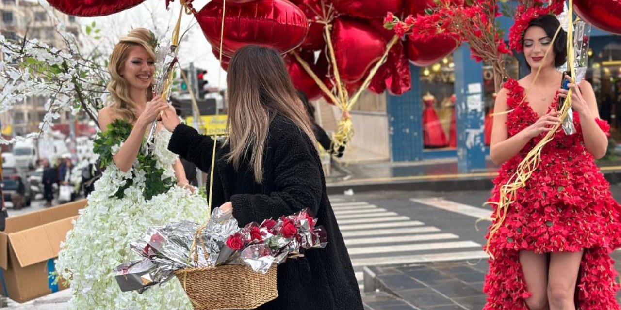 Diyarbakır'da çiçeklerle tasarlanan gelinlikler ilgi odağı oldu