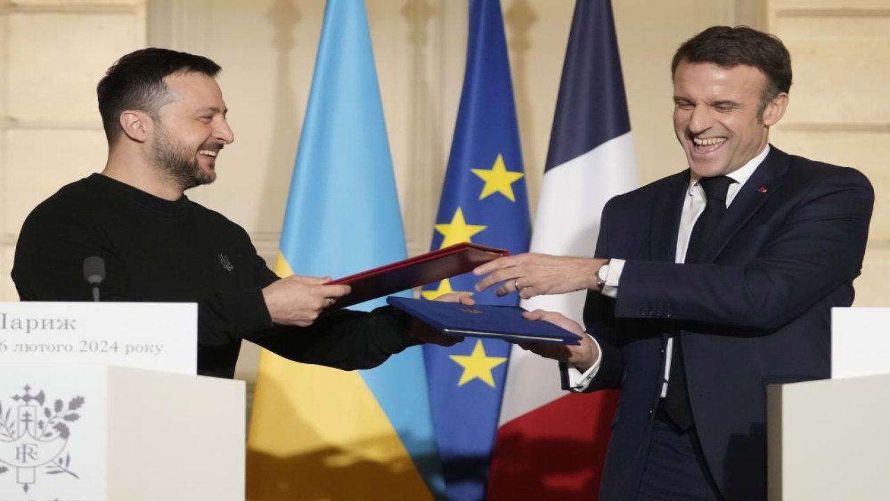 Fransa'dan Ukrayna'ya 3 milyar euroluk askeri yardım