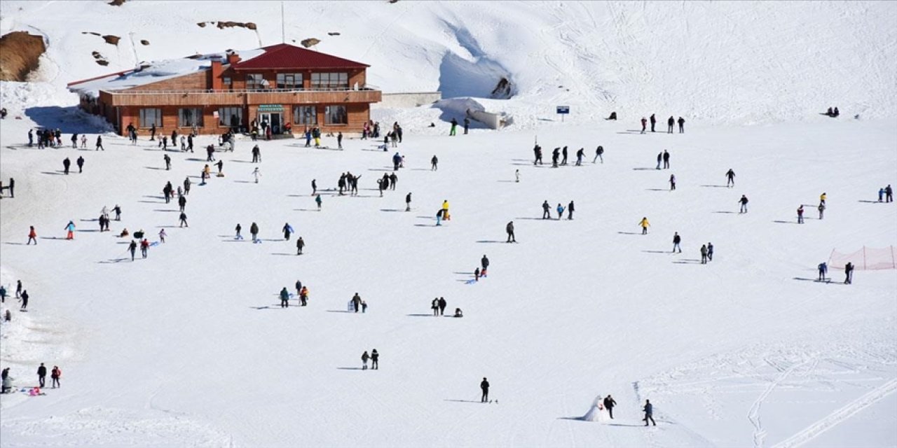 En yüksek kar kalınlığının ölçüldüğü kayak merkezi Hakkari