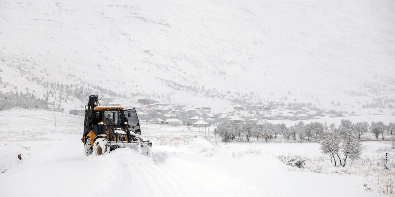 Doğu’da kar esareti: 159 yerleşim yerine ulaşım sağlanamıyor