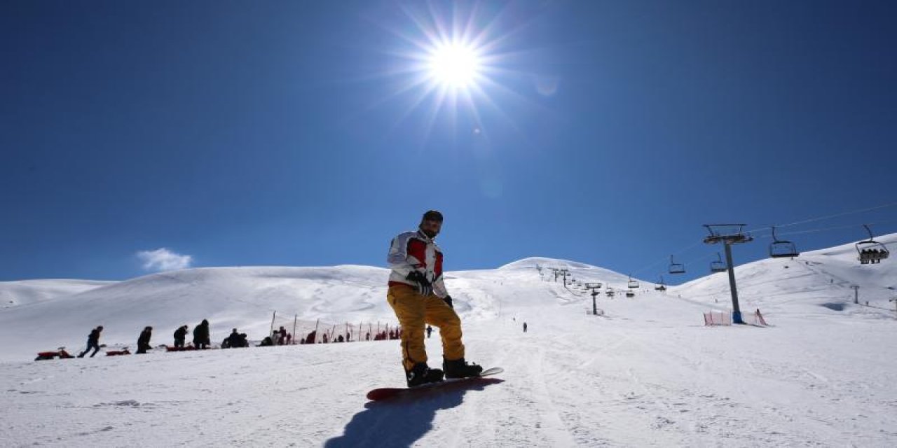 Hesarek Kayak Merkezi'nde sezonun 15 Mart'a kadar sürmesi bekleniyor