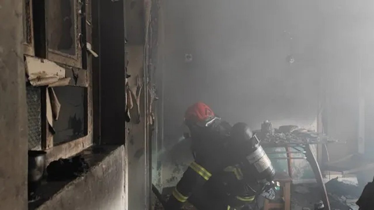 Şanlıurfa'da ev yangınında 7 kişi dumandan etkilendi