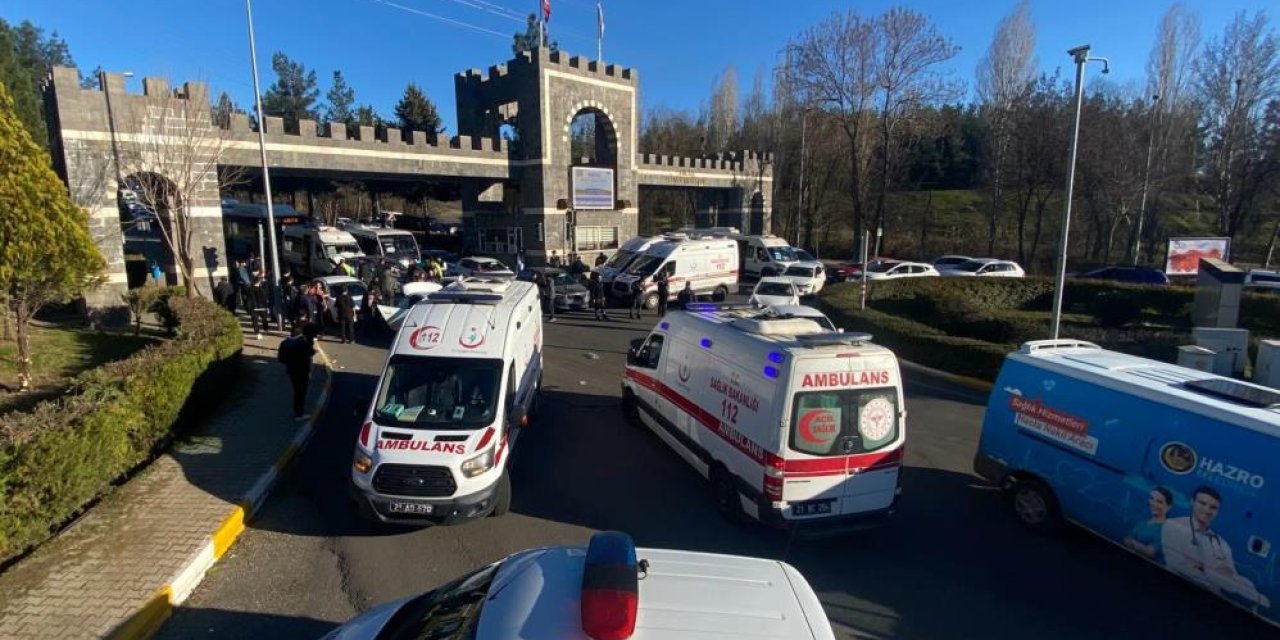 Diyarbakır'da 6 aracın karıştığı zincirleme kaza: Çok sayıda yaralı var