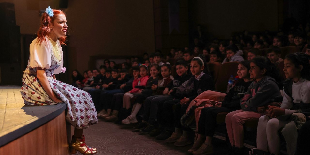 Diyarbakır'da binlerce çocuk tiyatroyla tanışıyor