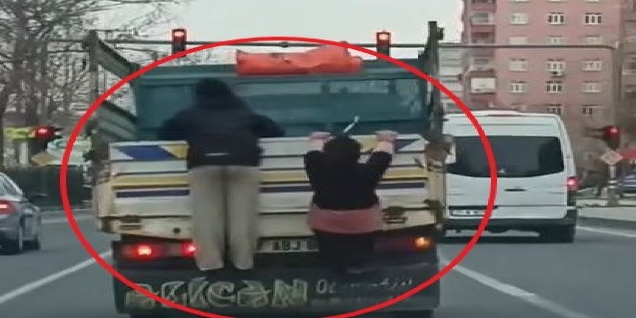 Diyarbakır’da çocukların kamyonet arkasındaki tehlikeli yolculuğu kamerada