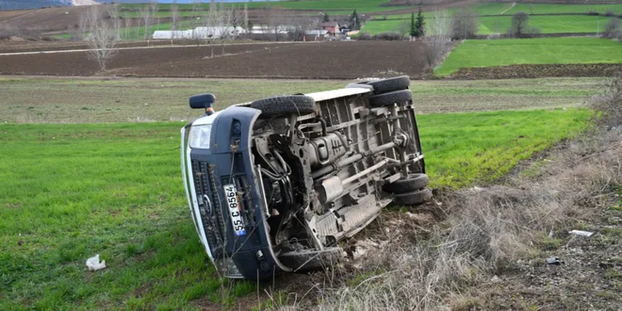 Öğrenci servisi devrildi: 19 yaralı