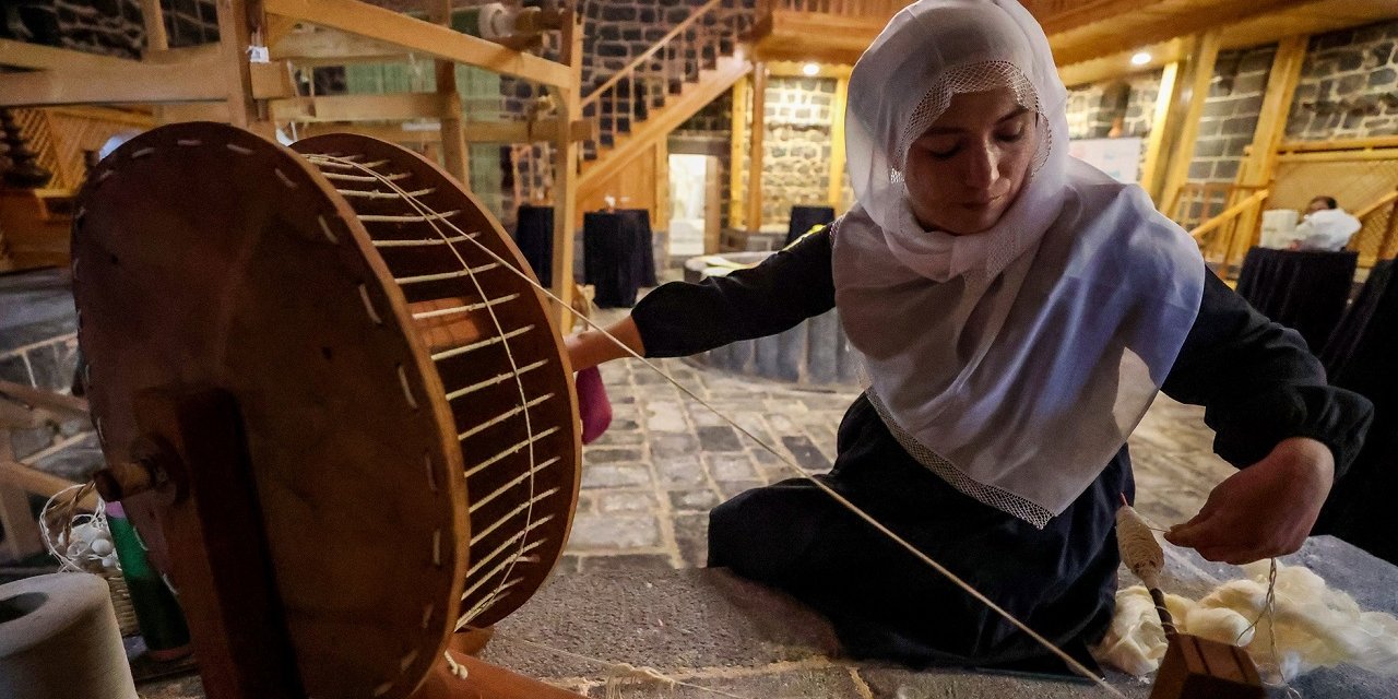 Diyarbakırlı kadınlar ipek dokuma tezgahlarını 457 yıllık hamama kurdu