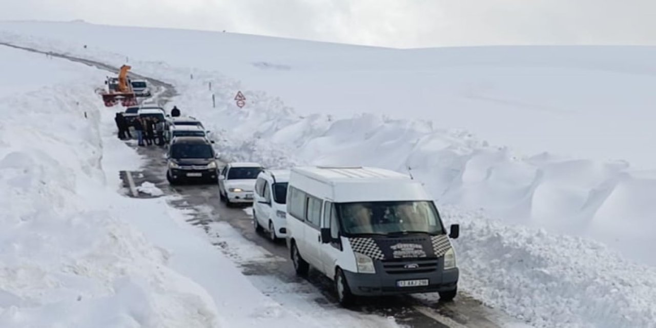 Kar nedeniyle mahsur kalan 60 kişi kurtarıldı