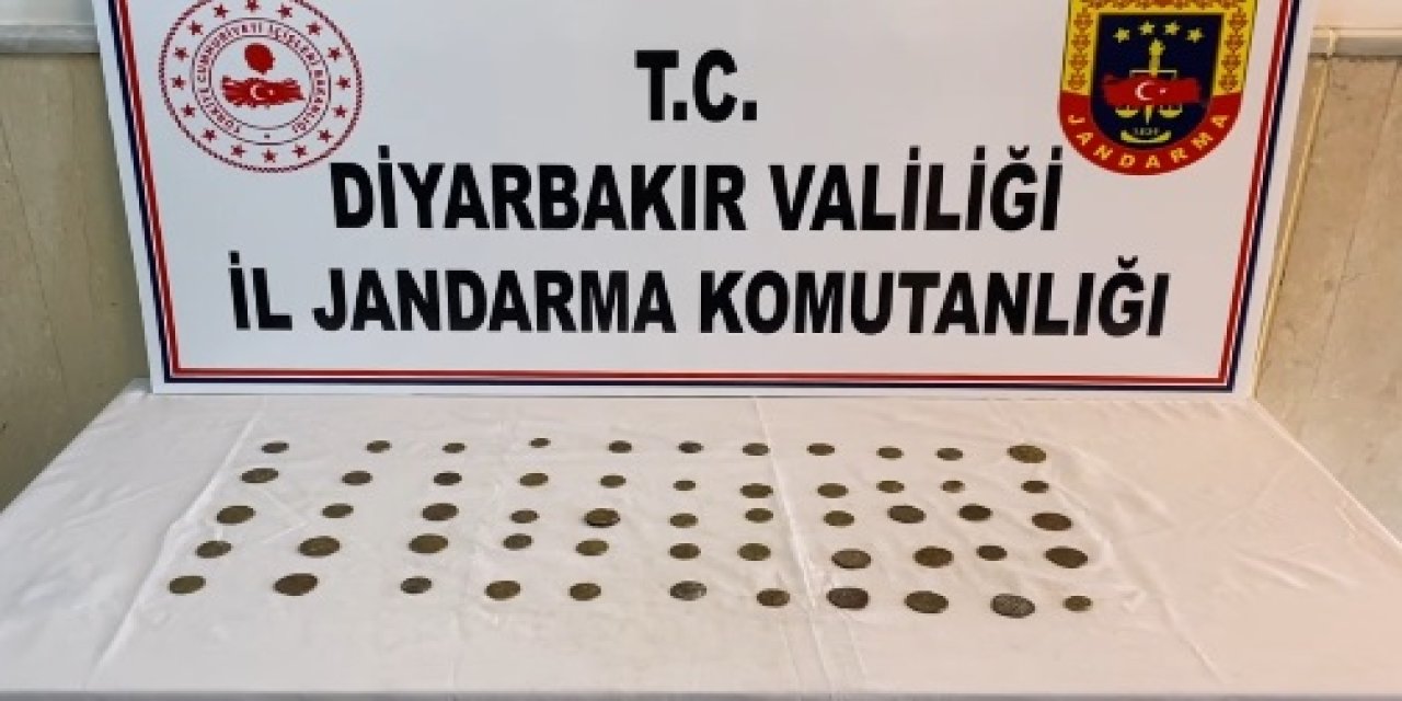 Diyarbakır’da tarihi eser operasyonunda 57 sikke ele geçirildi