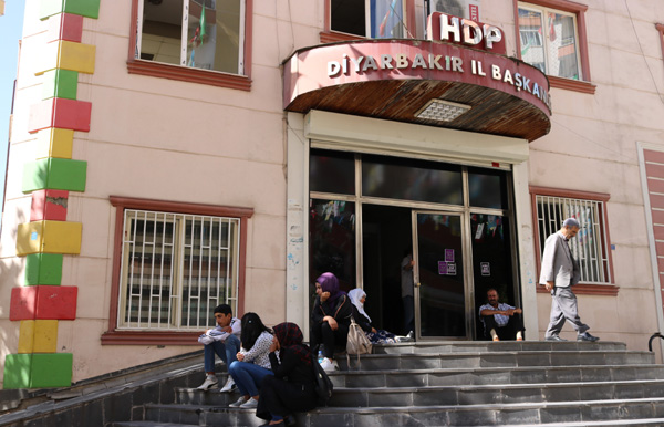 HDP il ve ilçe yöneticilerine soruşturma