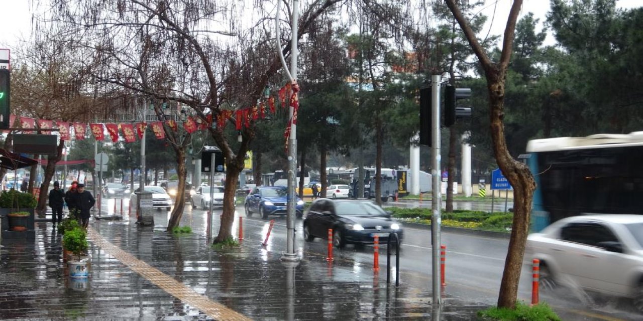 Diyarbakır’da sağanak etkili oldu