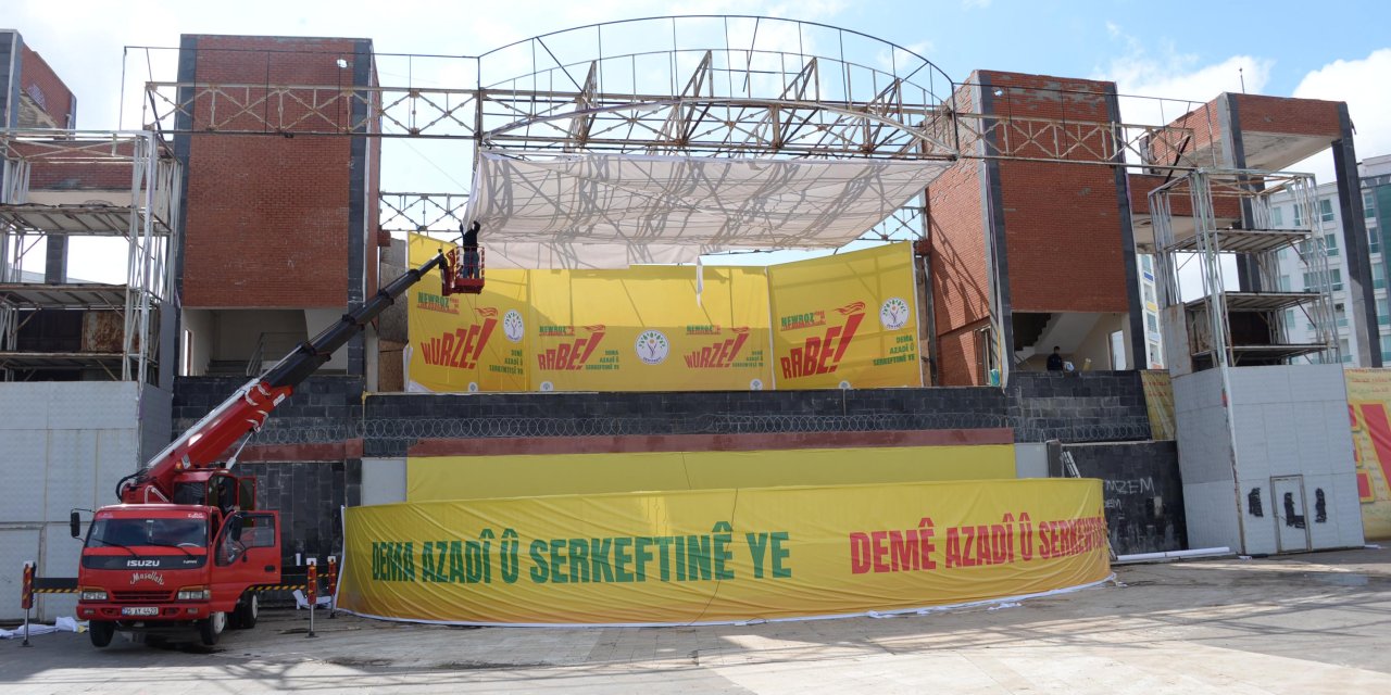 Diyarbakır'da Newroz hazırlığı sürüyor; 2,5 ton odun yakılacak