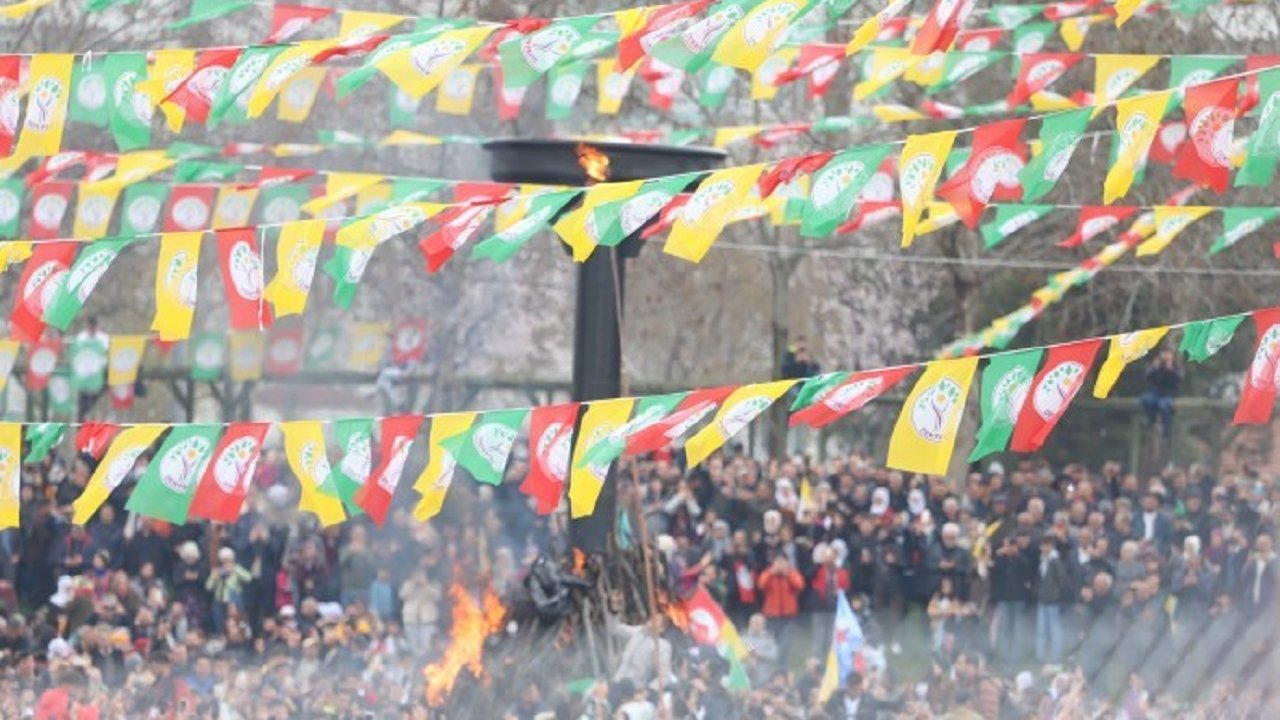 Diyarbakır’da Newroz Ateşi yakıldı