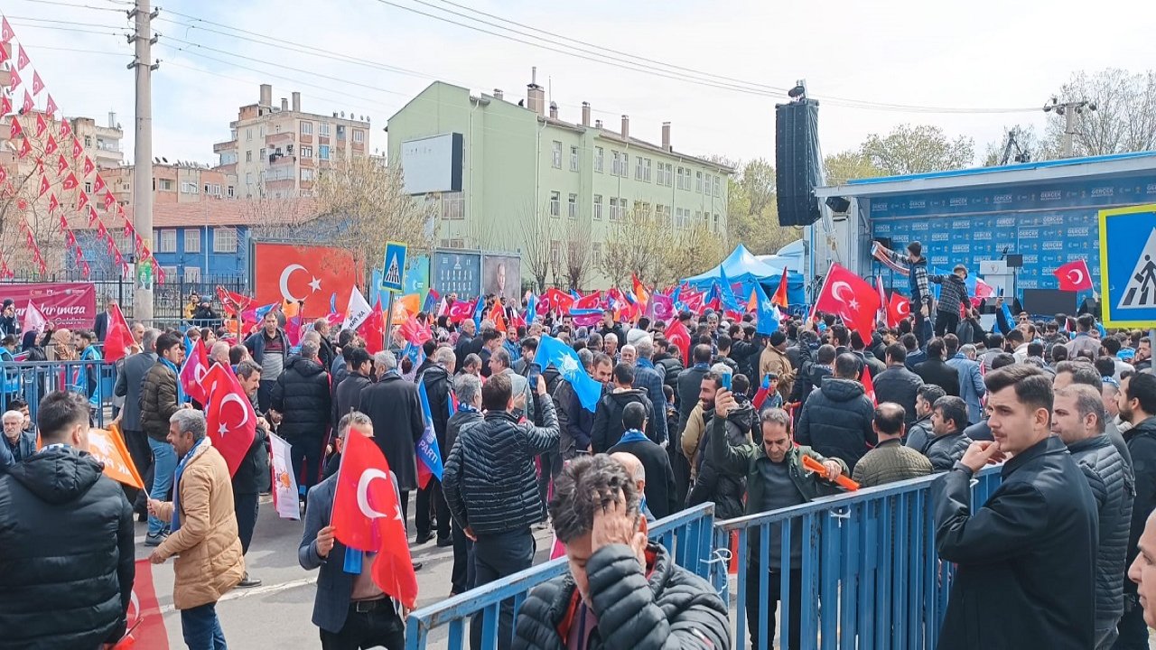 Diyarbakır'da Erdoğan hareketliliği: Miting alanı dolmaya başladı