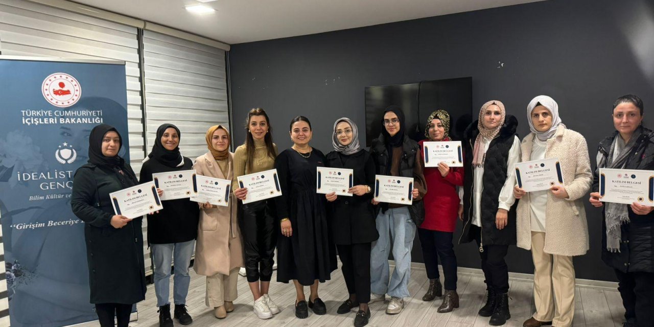 Diyarbakır’da dezavantajlı 25 kadına sertifika verildi