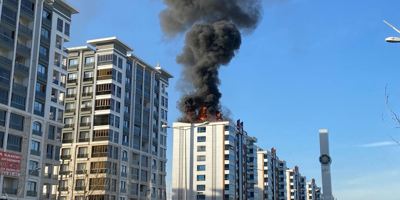 Diyarbakır’da alevler arasında kalan itfaiye erlerinde biri kendini aşağı bıraktı