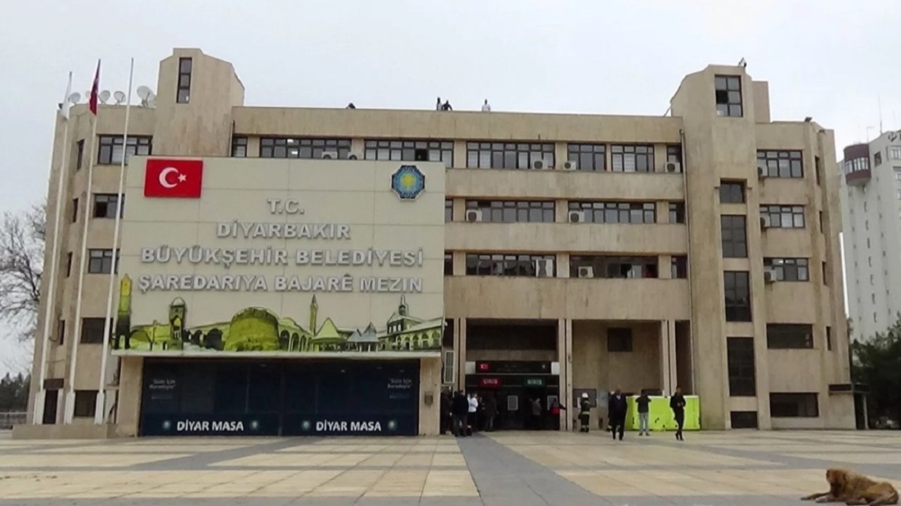 Bakan duyurdu: Diyarbakır Büyükşehir'e soruşturma