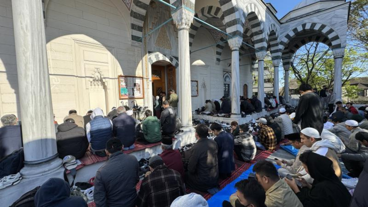 Müslümanlar Tokyo Camii'sinde bayram namazında buluştu