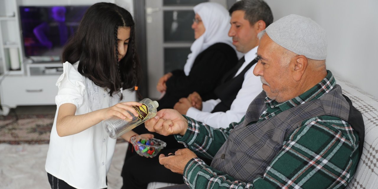 Diyarbakırlı depremzede çift bayramı yeni konutlarında kutluyor