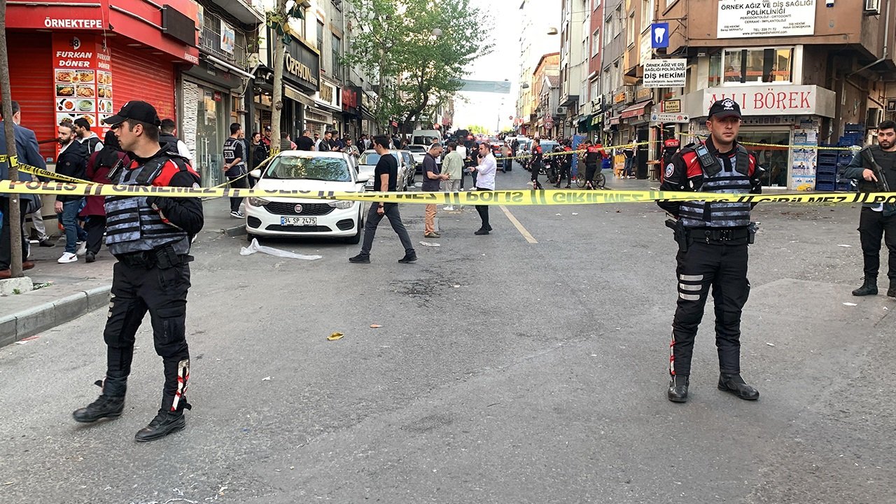 Beyoğlu’nda silahlı saldırı: Bir ölü, dört yaralı