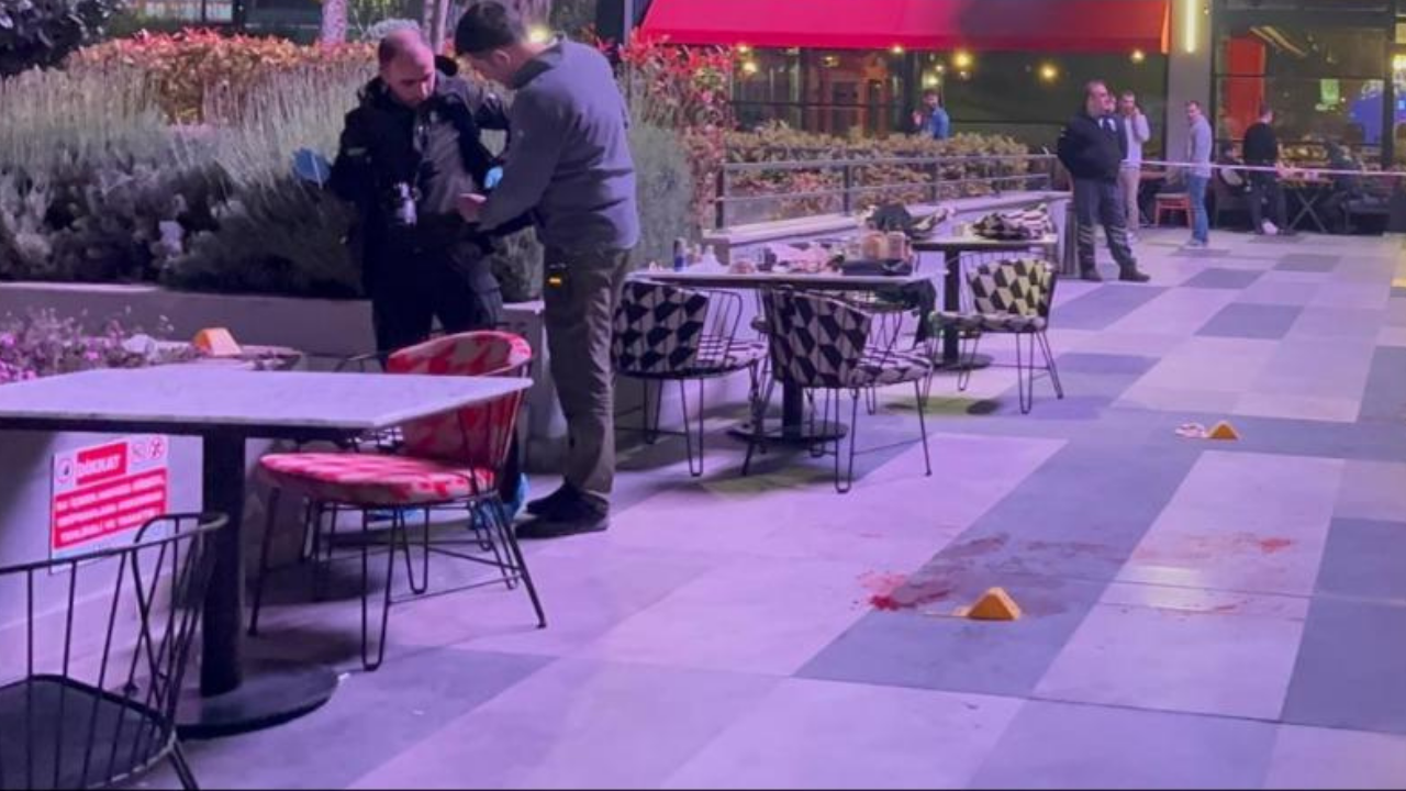 Alışveriş merkezindeki silahlı kavgada, seken mermi müşteriyi yaraladı
