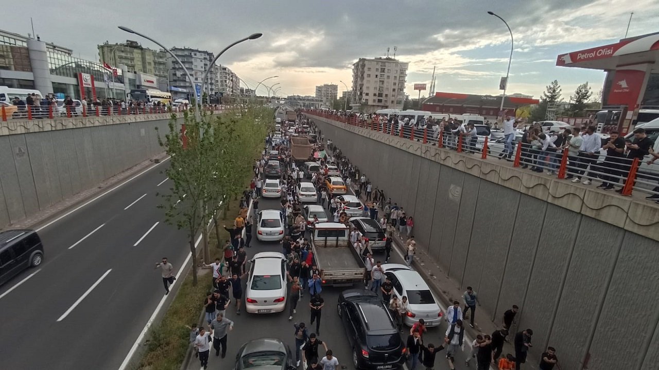 Diyarbakır caddelere aktı: Şampiyon Amedspor