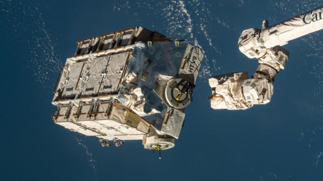 Uzaydan ev çatısına düşen parça NASA'ya ait çıktı
