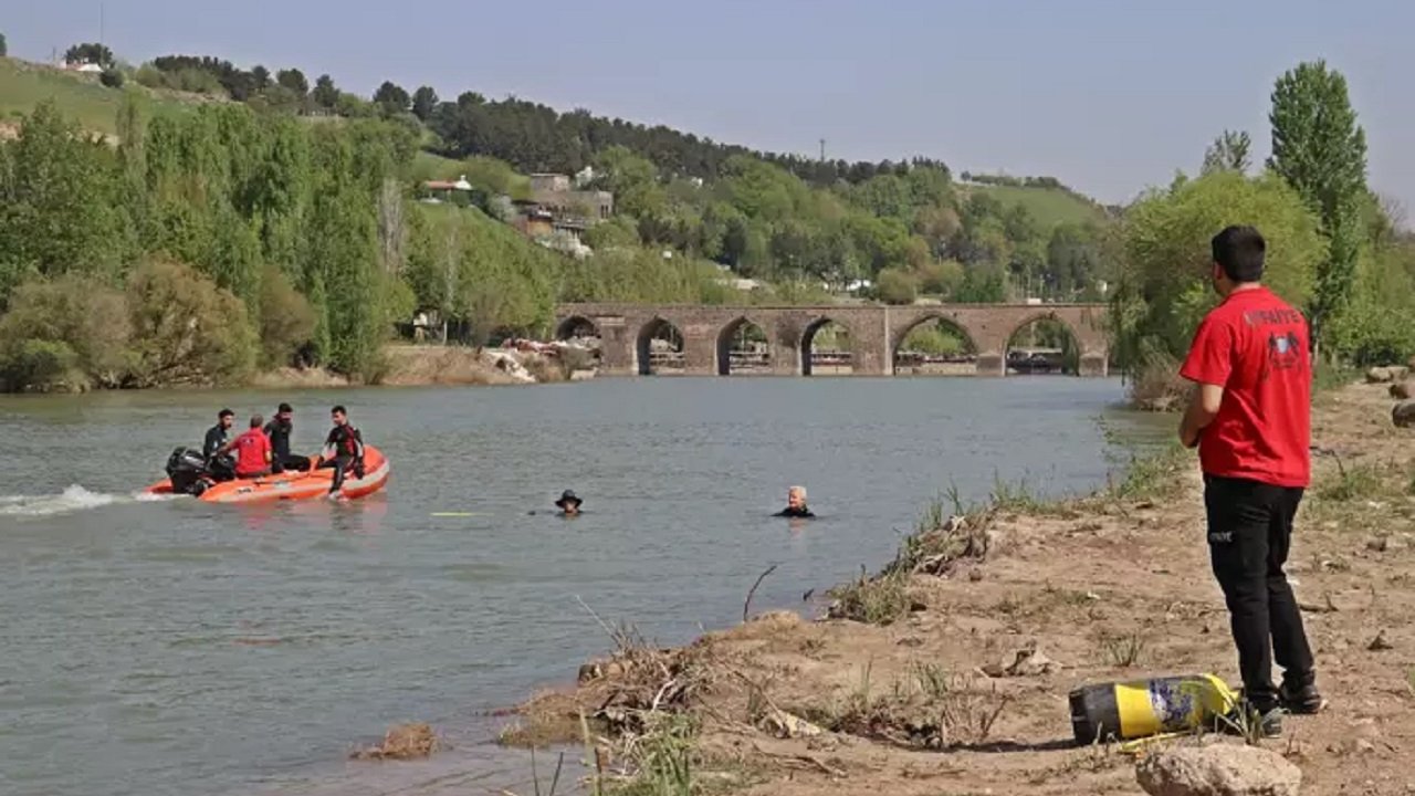 Diyarbakır’da ihbarı yapılan ceset Dicle Nehri’nde aranıyor
