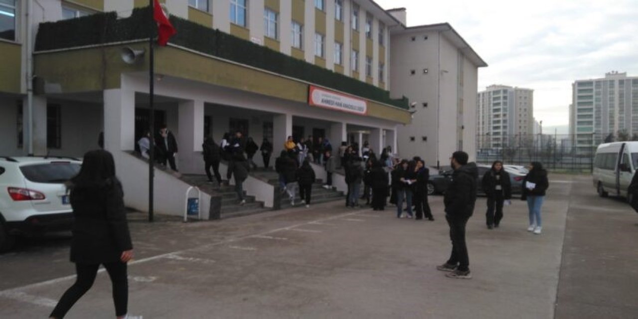 Diyarbakır’da öğrenciler bursluluk sınavında ter döktü