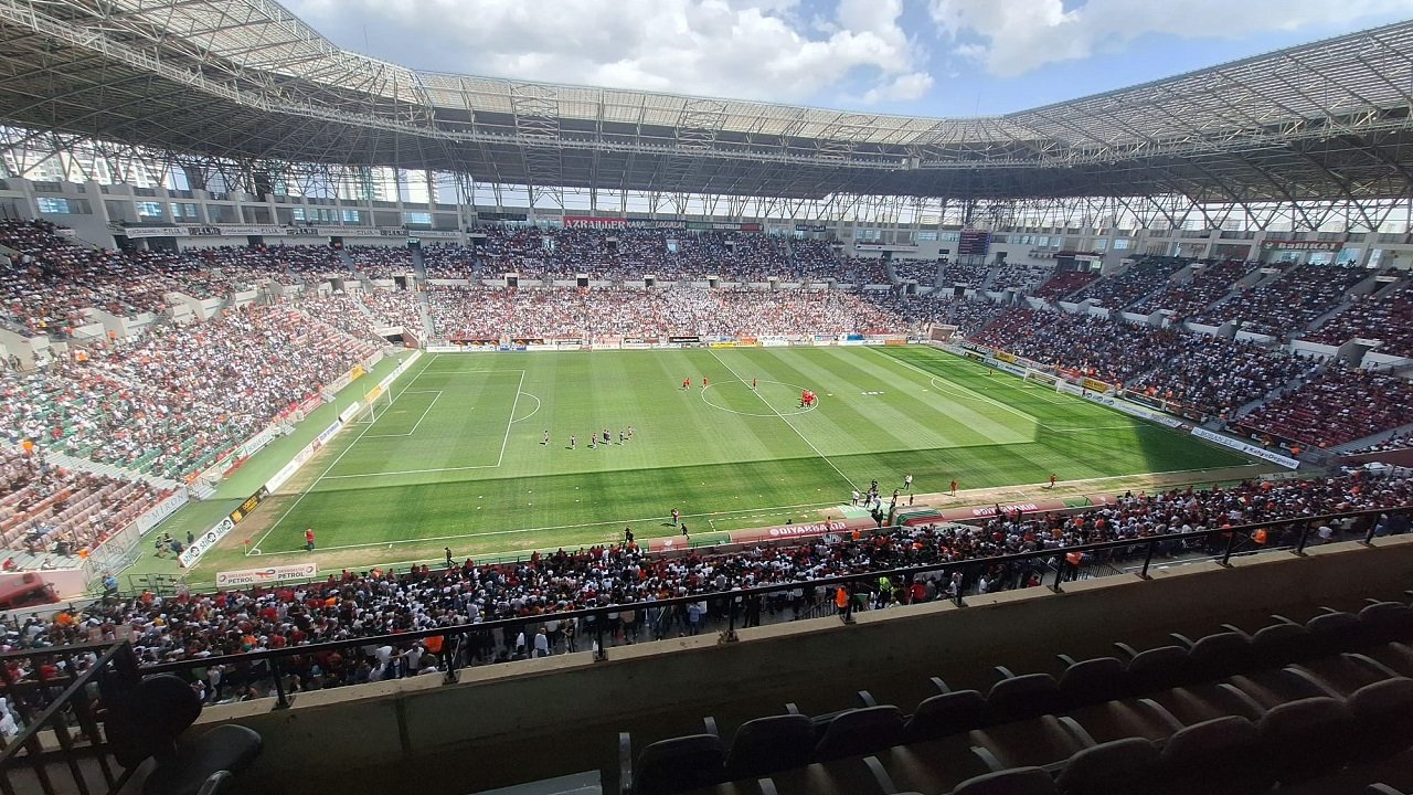 Amedspor maçı öncesi Diyarbakır Stadyumunda muazzam atmosfer