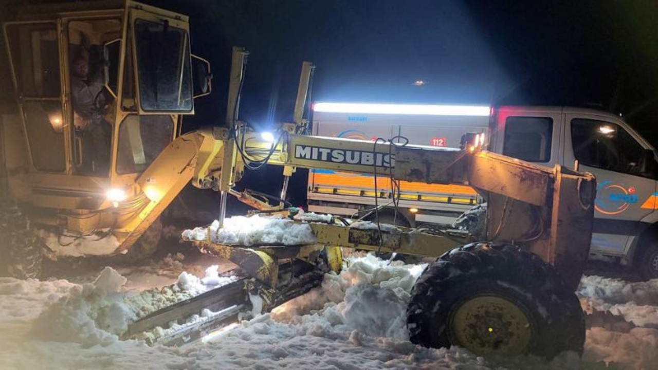 Kar nedeniyle 4 turist yolda mahsur kaldı