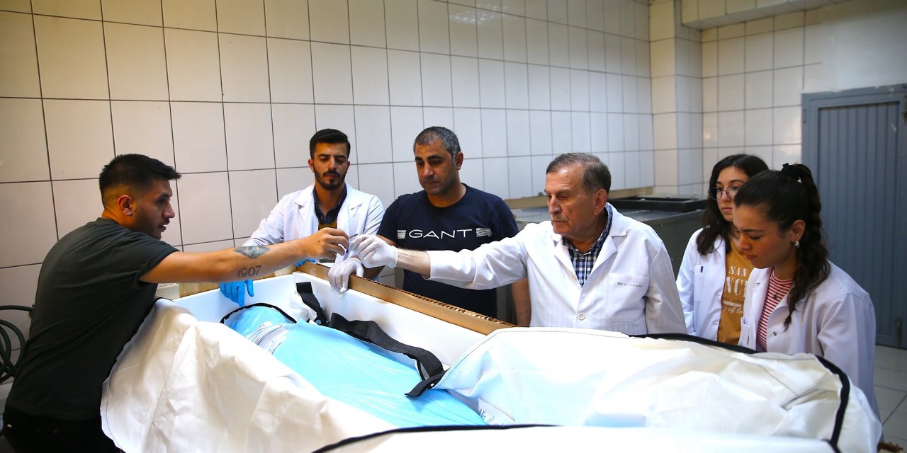 Diyarbakır'da öğrenciler, ABD'den gelen kadavra üzerinde eğitim görüyor