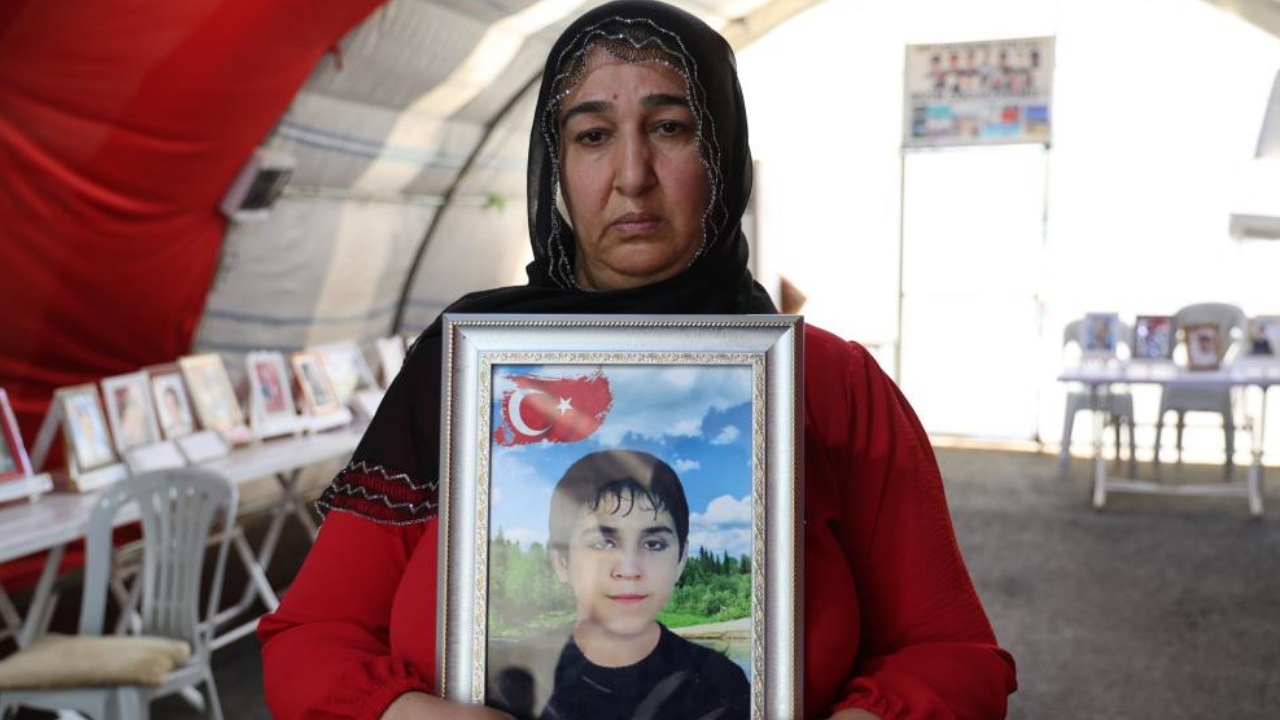Diyarbakır’da ailelerin oturma eylemi aralıksız sürüyor