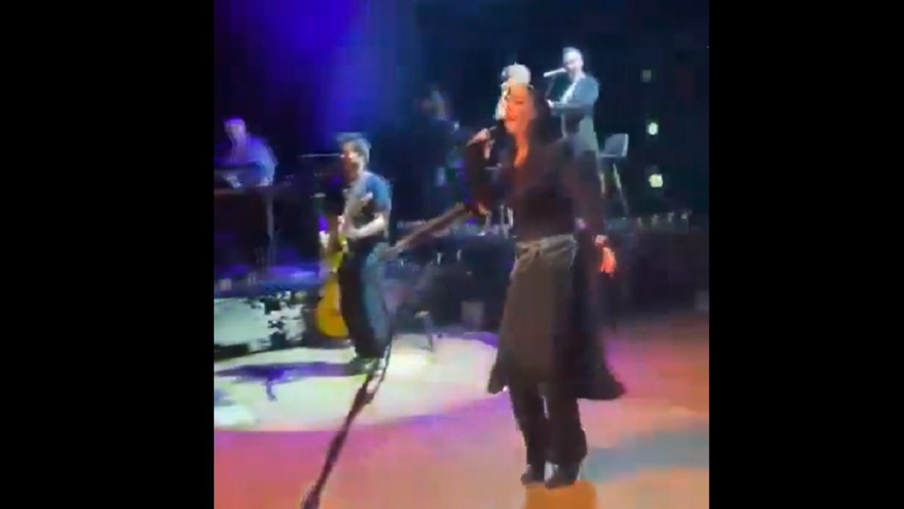 Sıla Diyarbakır Konserinde ‘Lorke’ ile halay çekti