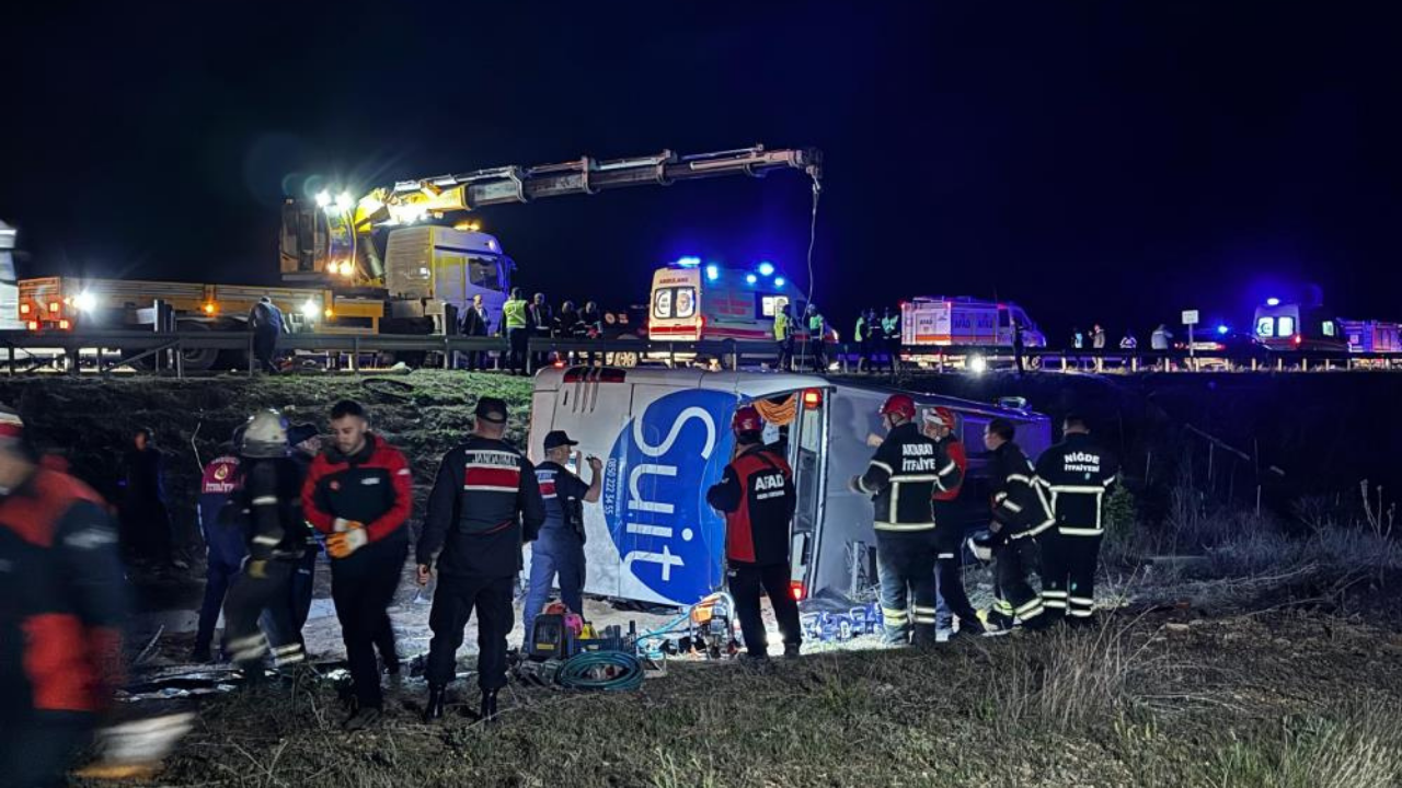 Niğde - Ankara Otoyolu'nda feci kaza: 2 ölü, 40 yaralı!