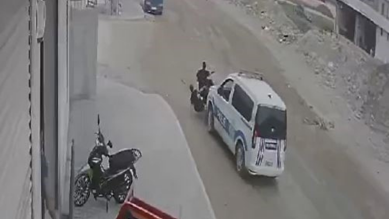 Motosikletli kaçtı, polis çarparak durdurdu!