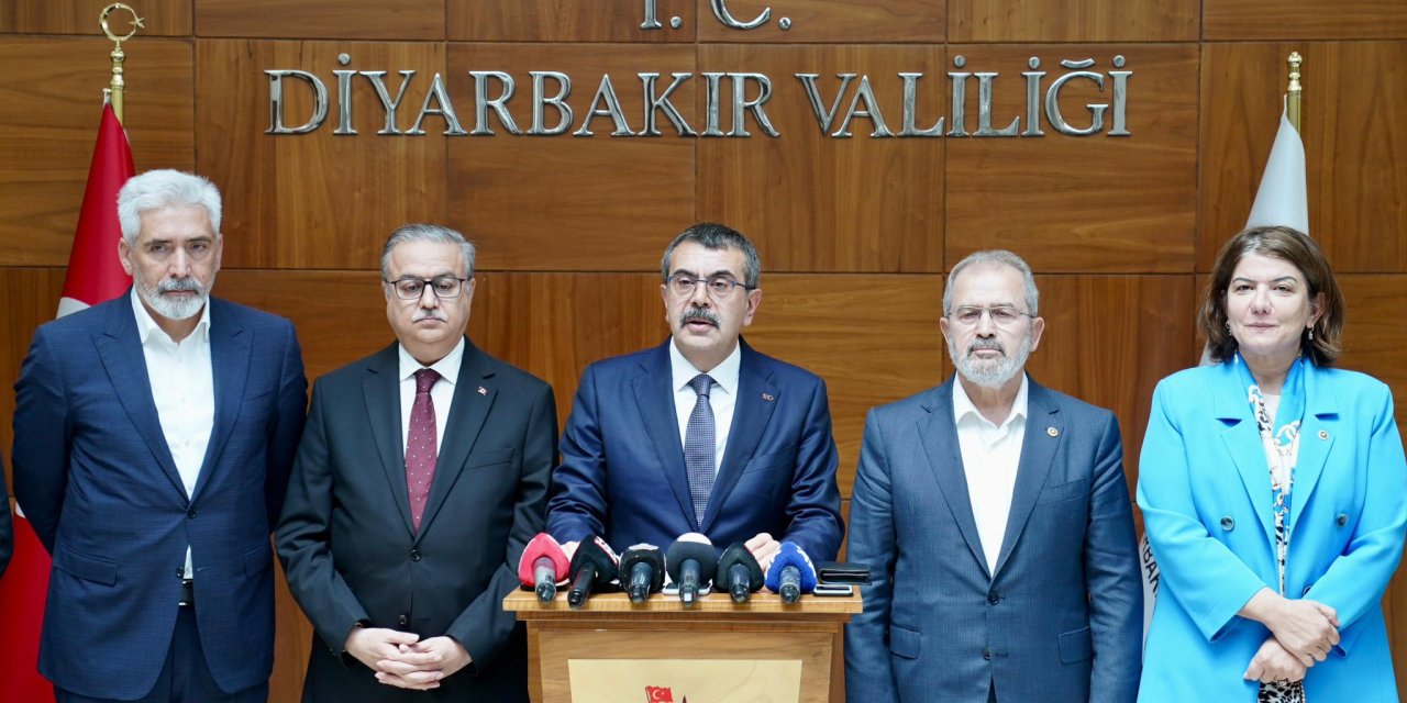 Bakan Yusuf Tekin, Diyarbakır Valiliği'nde açıklama yaptı