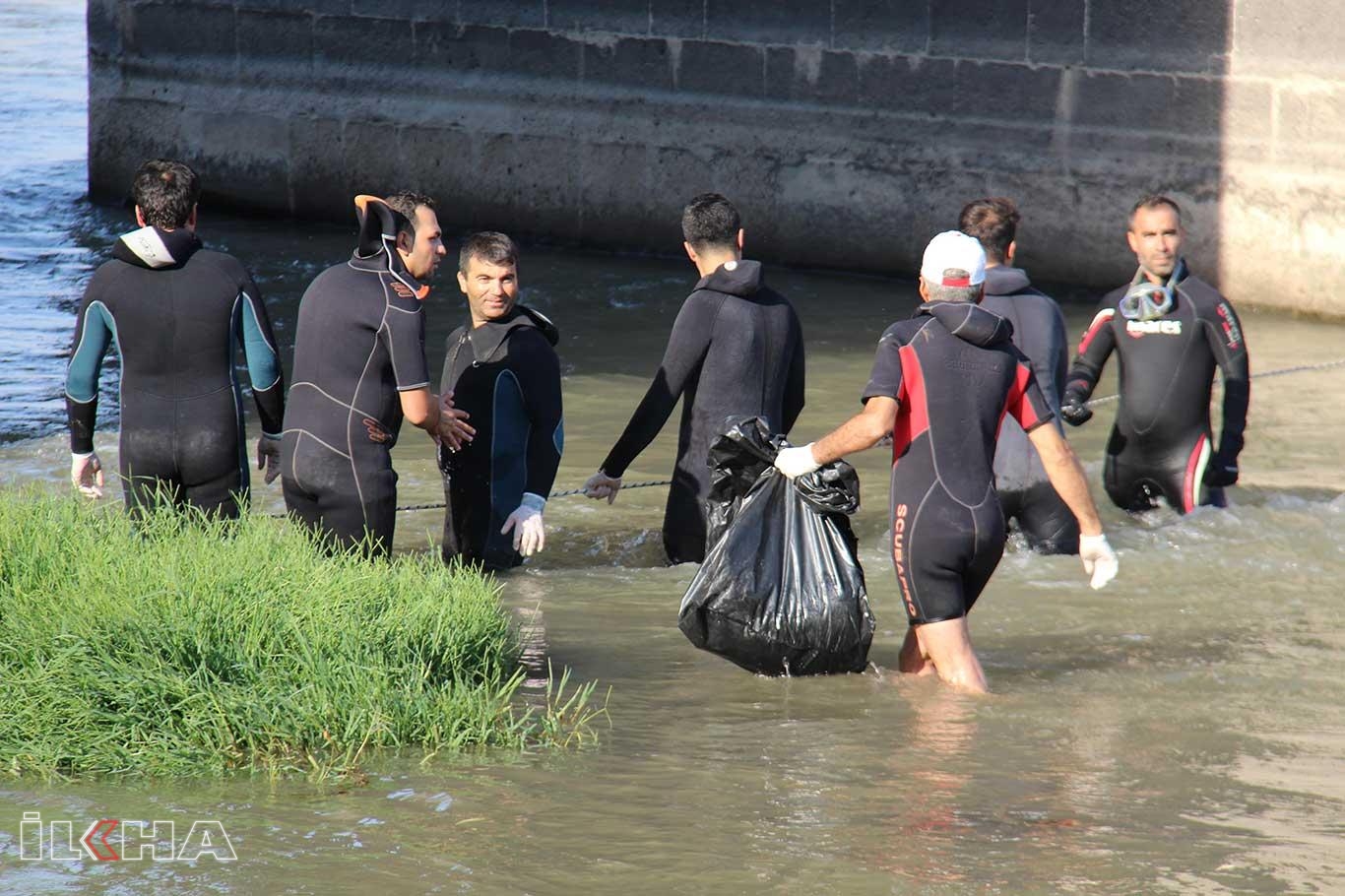 Dalgıçlar Dicle Nehri'ne "Sıfır Atık" dalışı yaptı