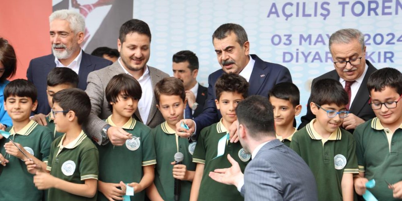 Bakan Tekin, Diyarbakır’da okul açılışına katıldı