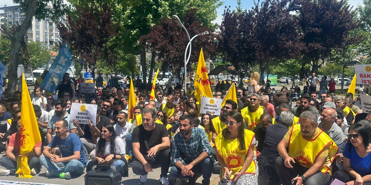 Diyarbakır’daki öğretmenler şiddete karşı eylemde