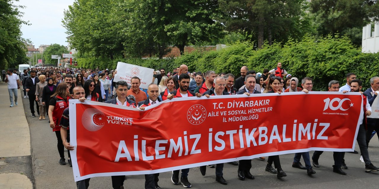 Diyarbakır'da Aile Haftası kapsamında yürüyüş düzenlendi