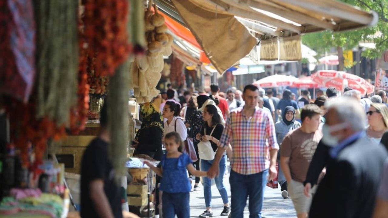 TÜİK araştırması: Mutluluğun en fazla azaldığı yaş grubu belli oldu