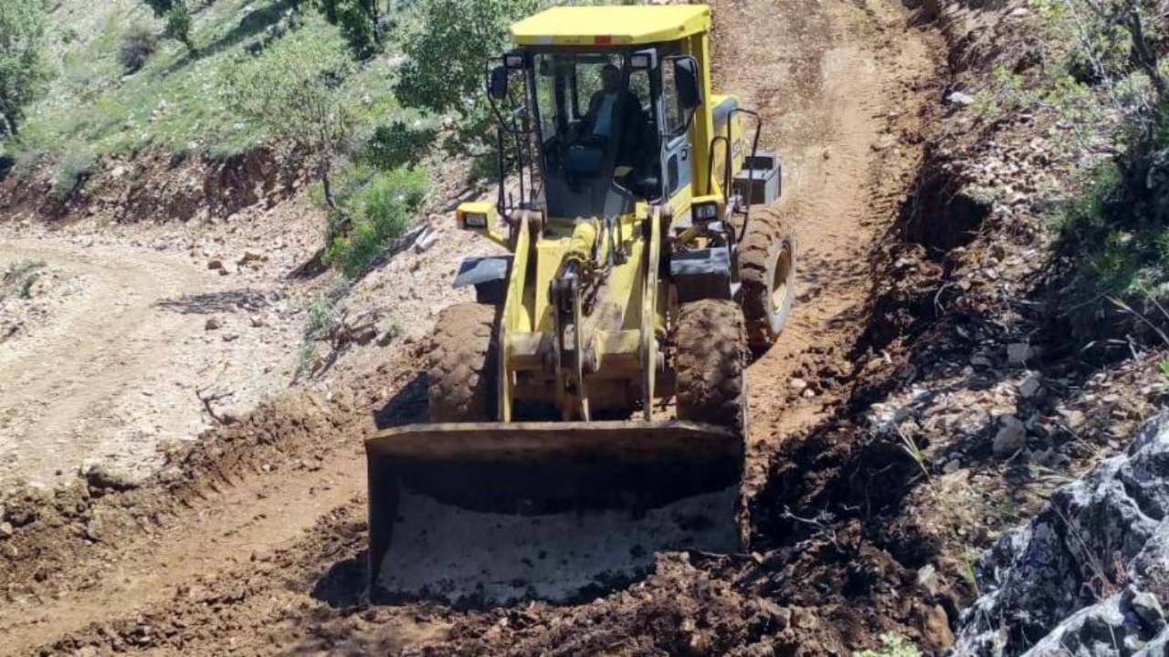 Heyelan nedeniyle kapanan yollar ulaşıma açıldı